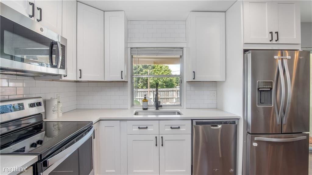 810 Nw 10th Ave - Photo 2 of 26