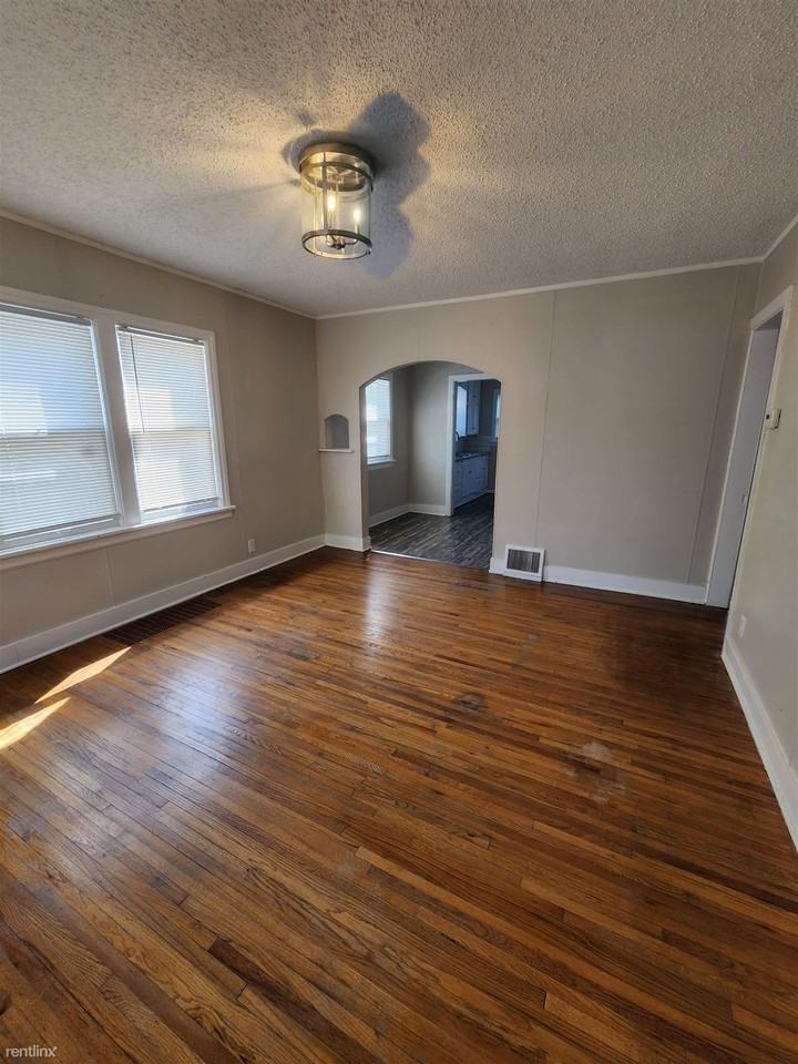 421 S Sedgwick St - Photo 3 of 16