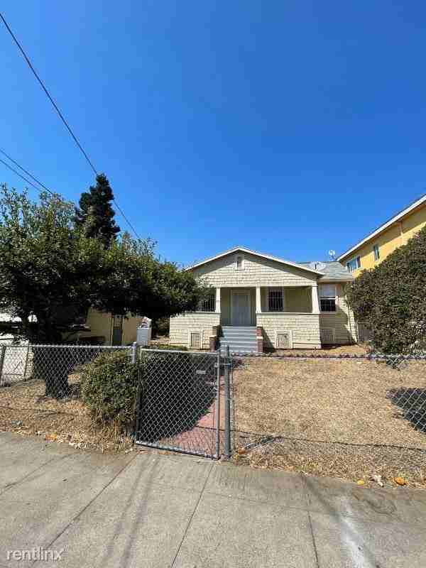 2715 Viola St - Photo 2 of 10