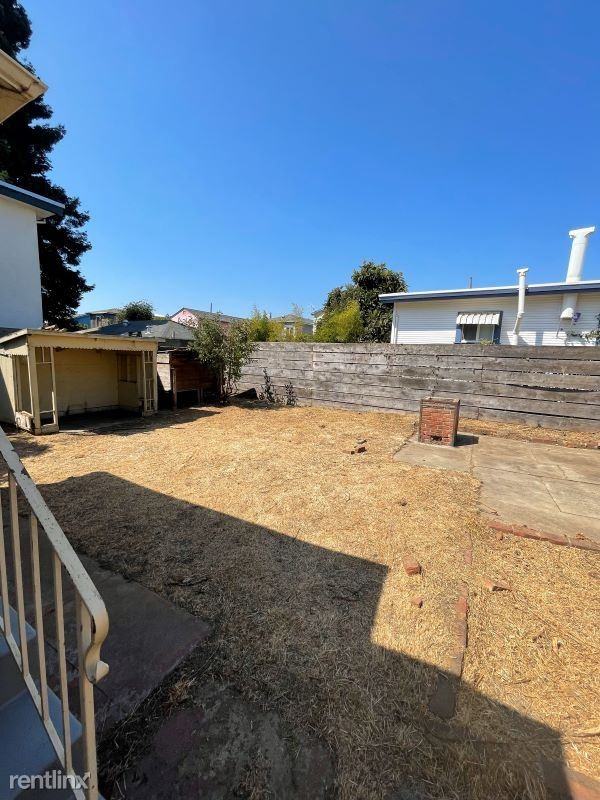 2715 Viola St - Photo 3 of 10
