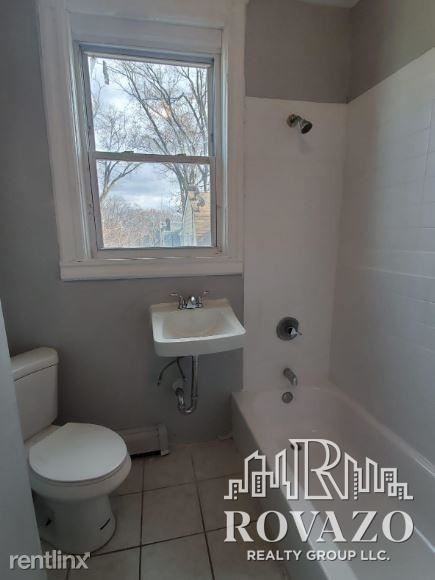 70 Eaton Pl - Photo 2 of 5