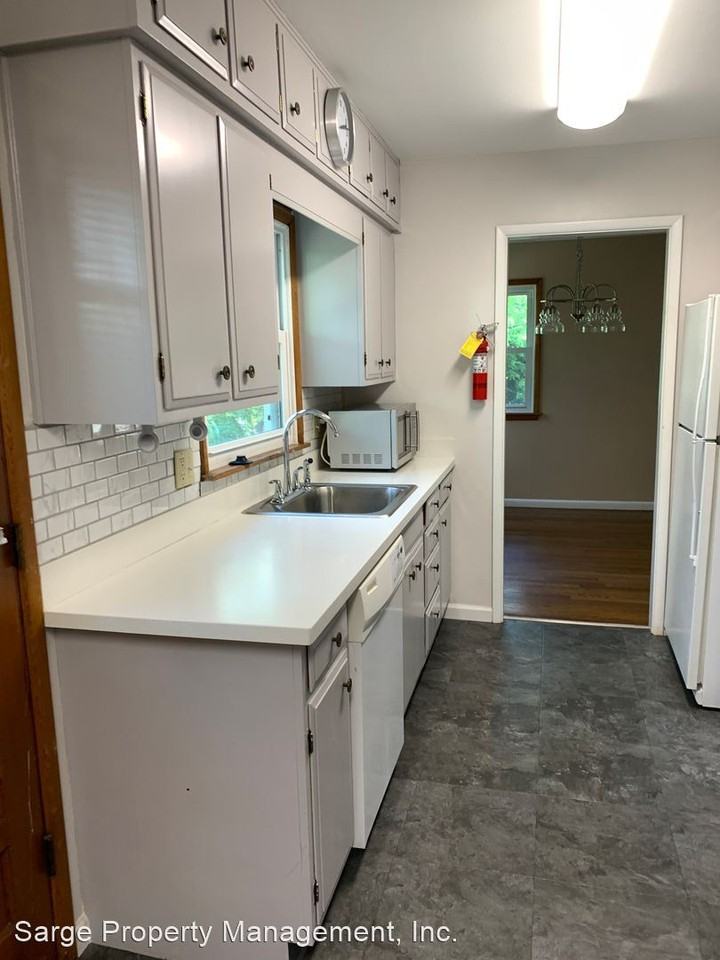 501 S Swain Ave - Photo 2 of 43