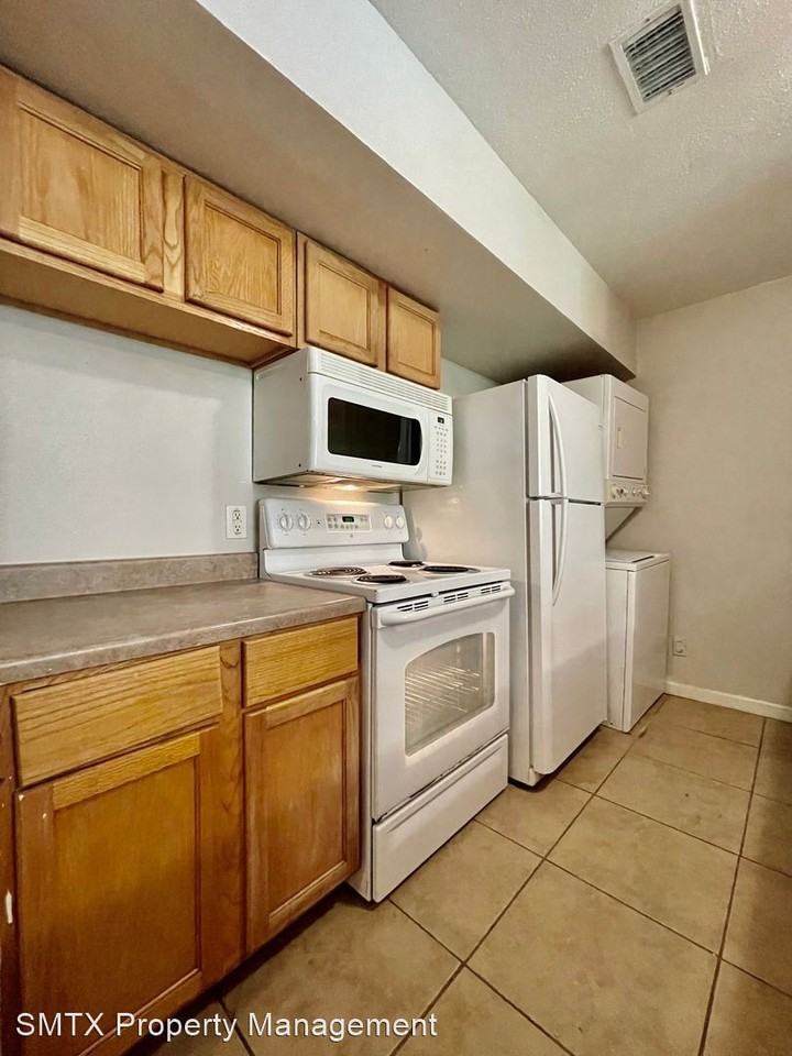 205 S Mitchell St - Photo 3 of 9