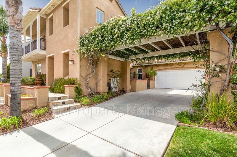 28856 Springfield Pl - Photo 2 of 48