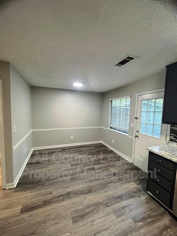 3081 Parkside Ct - Photo 4 of 11