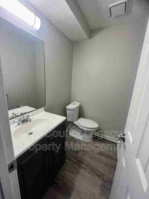 3081 Parkside Ct - Photo 5 of 11