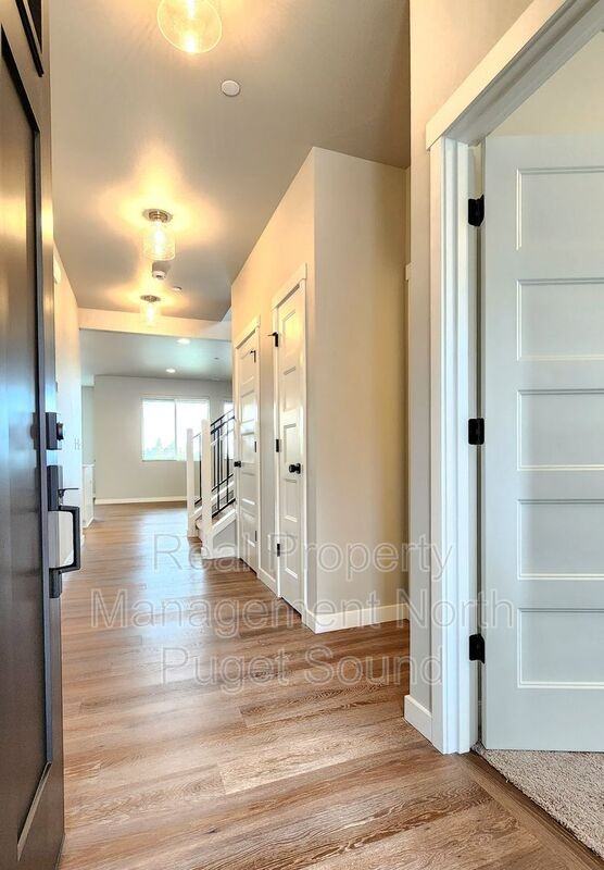 7710 92nd St Ne - Photo 3 of 44