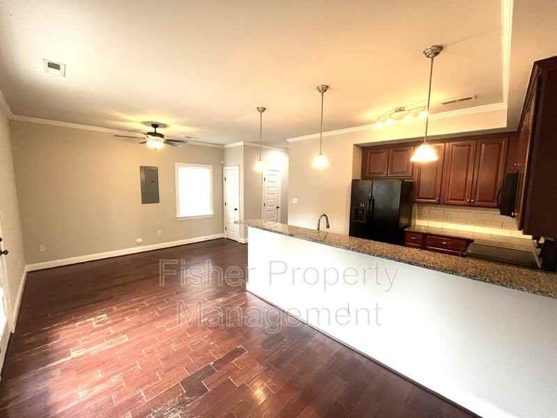 1411 Porter St #B - Photo 3 of 29