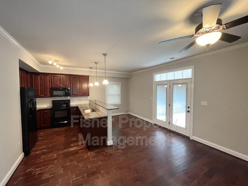 1411 Porter St #B - Photo 5 of 29