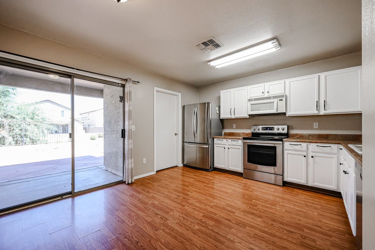 9404 W Terri Lee Dr - Photo 5 of 21