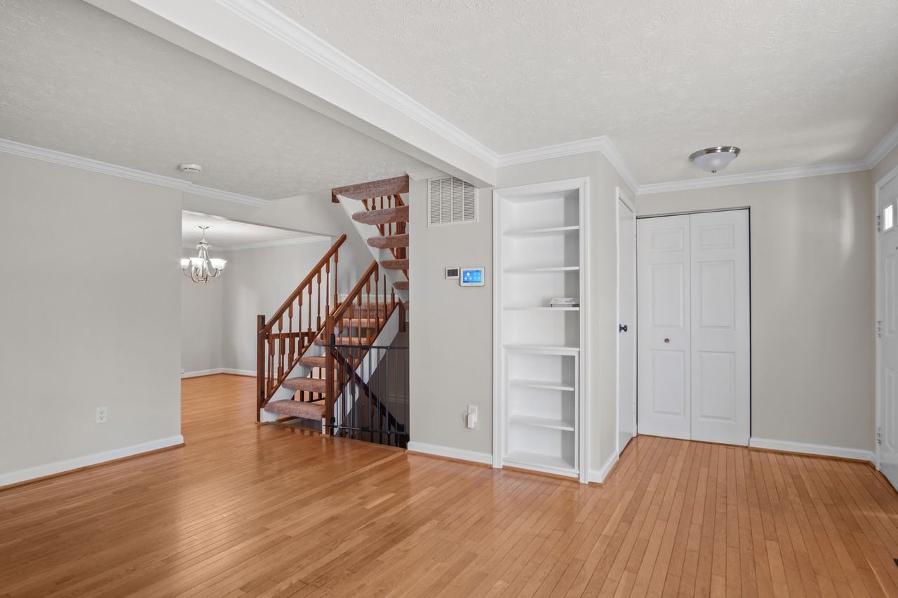 3390 Longbow Ct - Photo 2 of 31