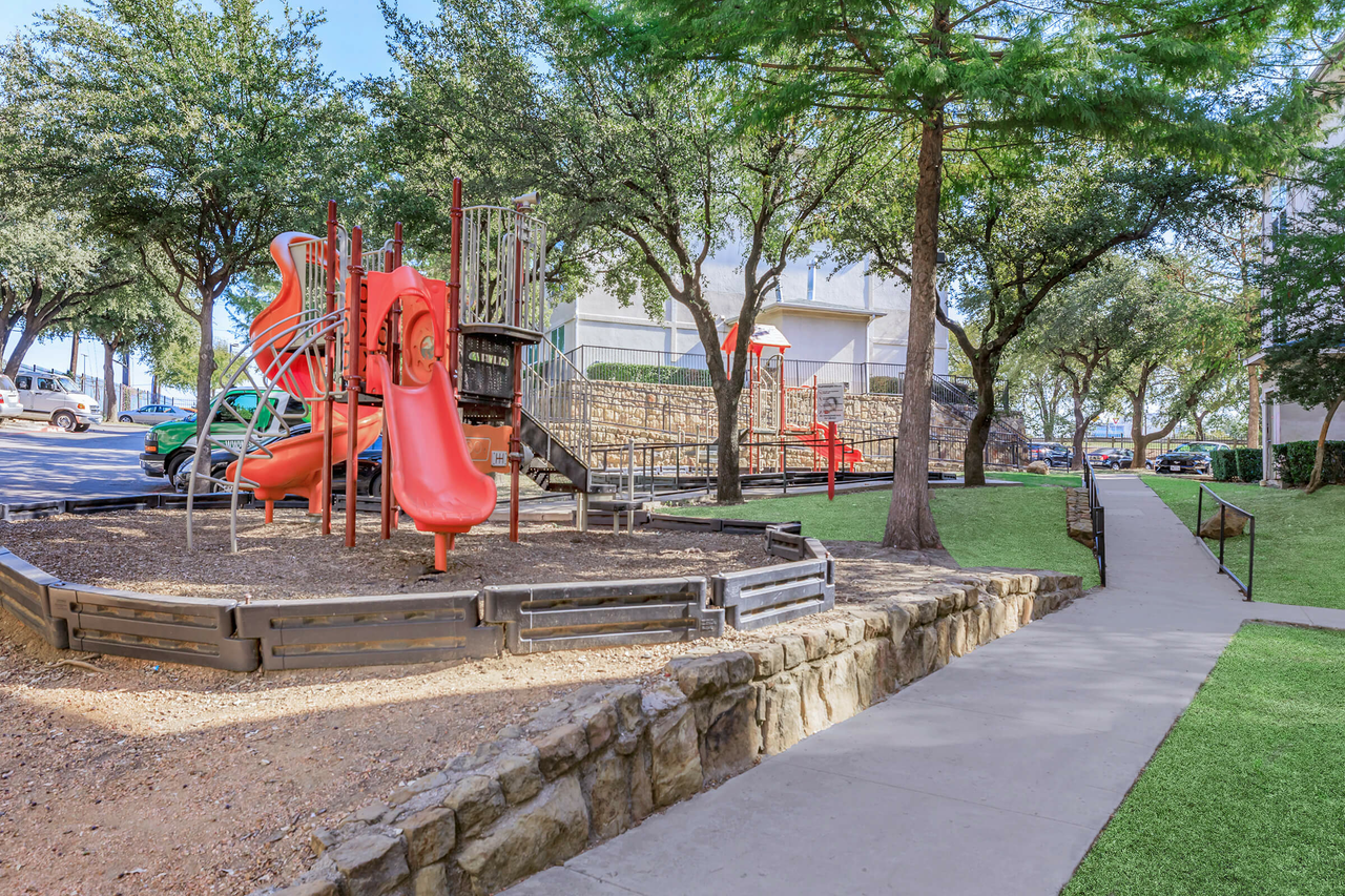 Providence Mockingbird Apartments 1853 W Mockingbird Ln, Dallas, TX