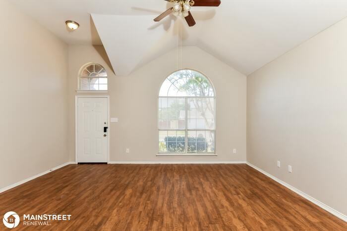 4701 Grant Park Ave - Photo 3 of 16