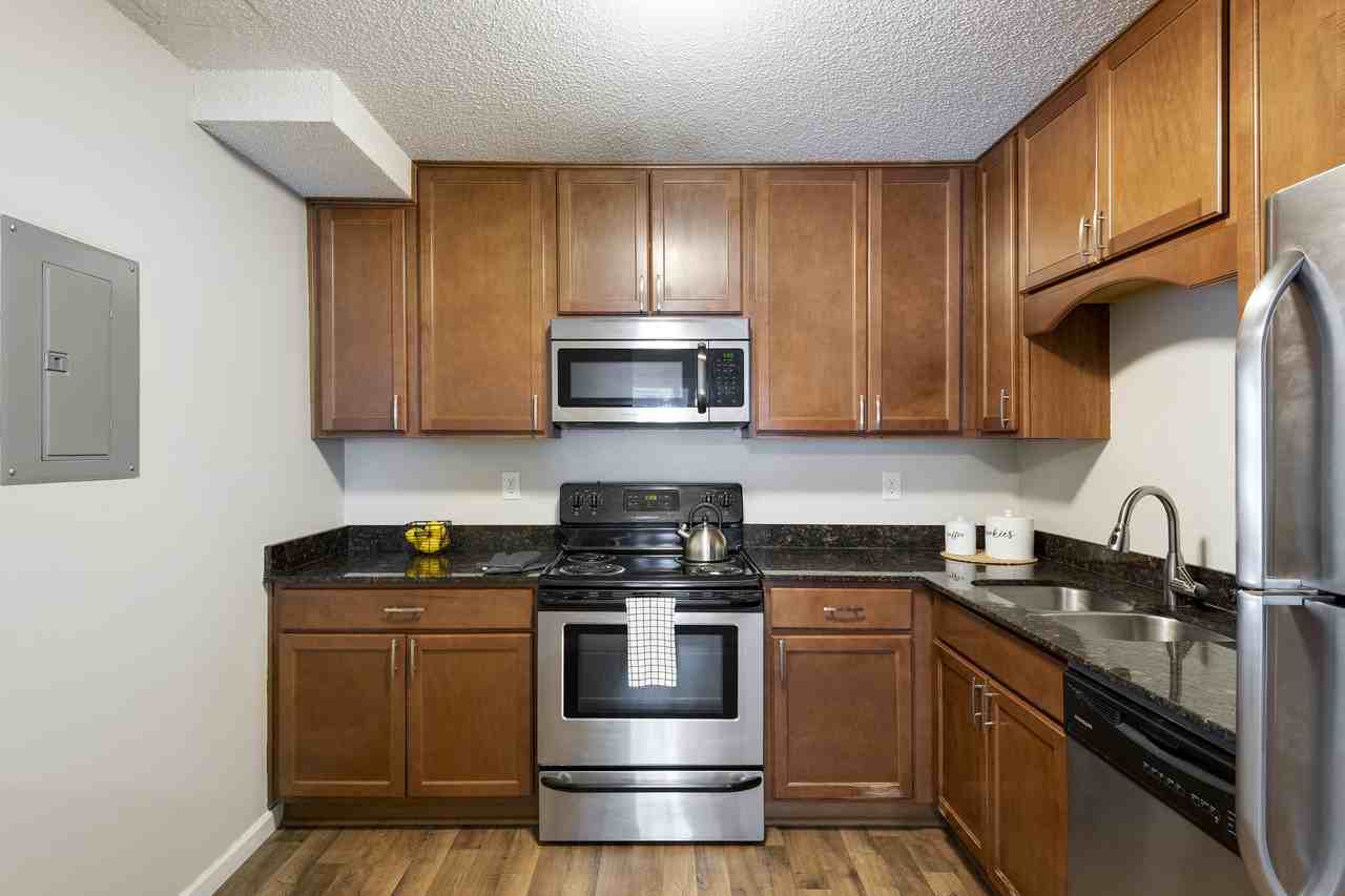 Shannon Glen Townhomes - Photo 4 of 17