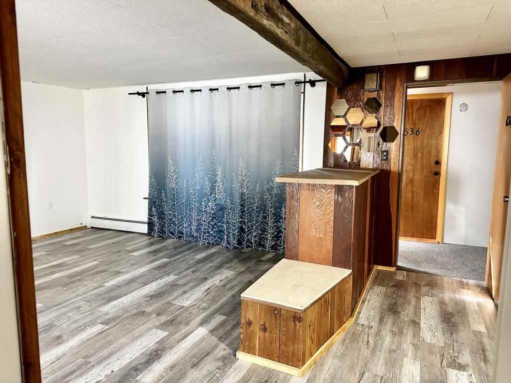 634 Washakie St - Photo 2 of 17