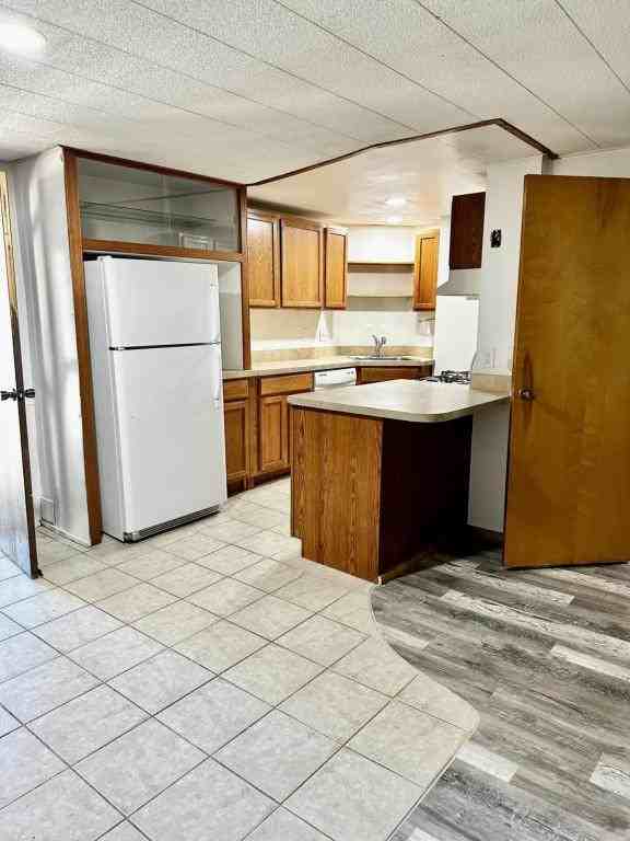 634 Washakie St - Photo 3 of 17