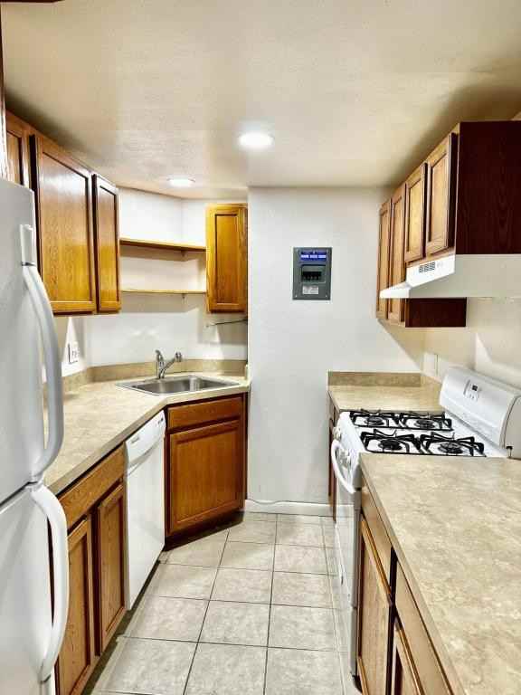 634 Washakie St - Photo 4 of 17