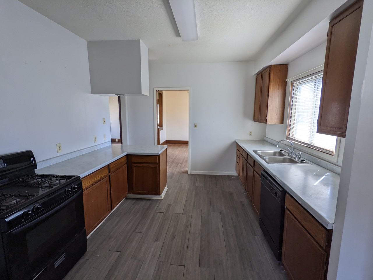 708 Park Street - Photo 3 of 21