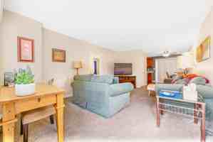 featured image of 718 N Floral St #1