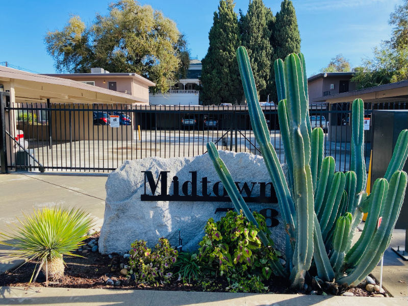 718 N Floral St #1 - Photo 3 of 40