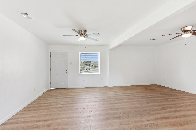 304 Deacon St - Photo 3 of 13