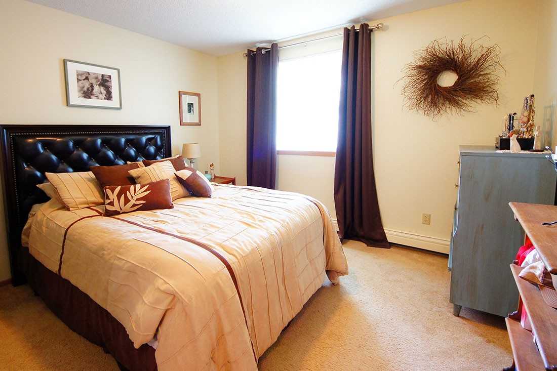 Stratford Square - Photo 3 of 8