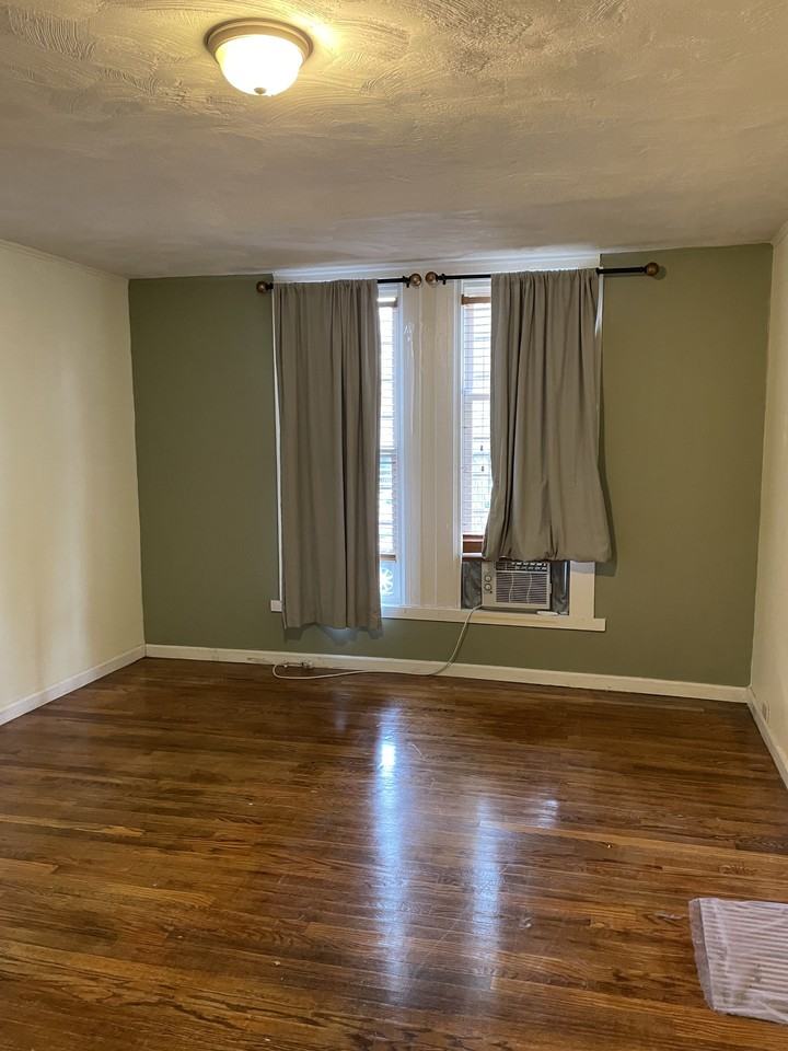 809 Livingston Ave Ne #1 - Photo 3 of 9