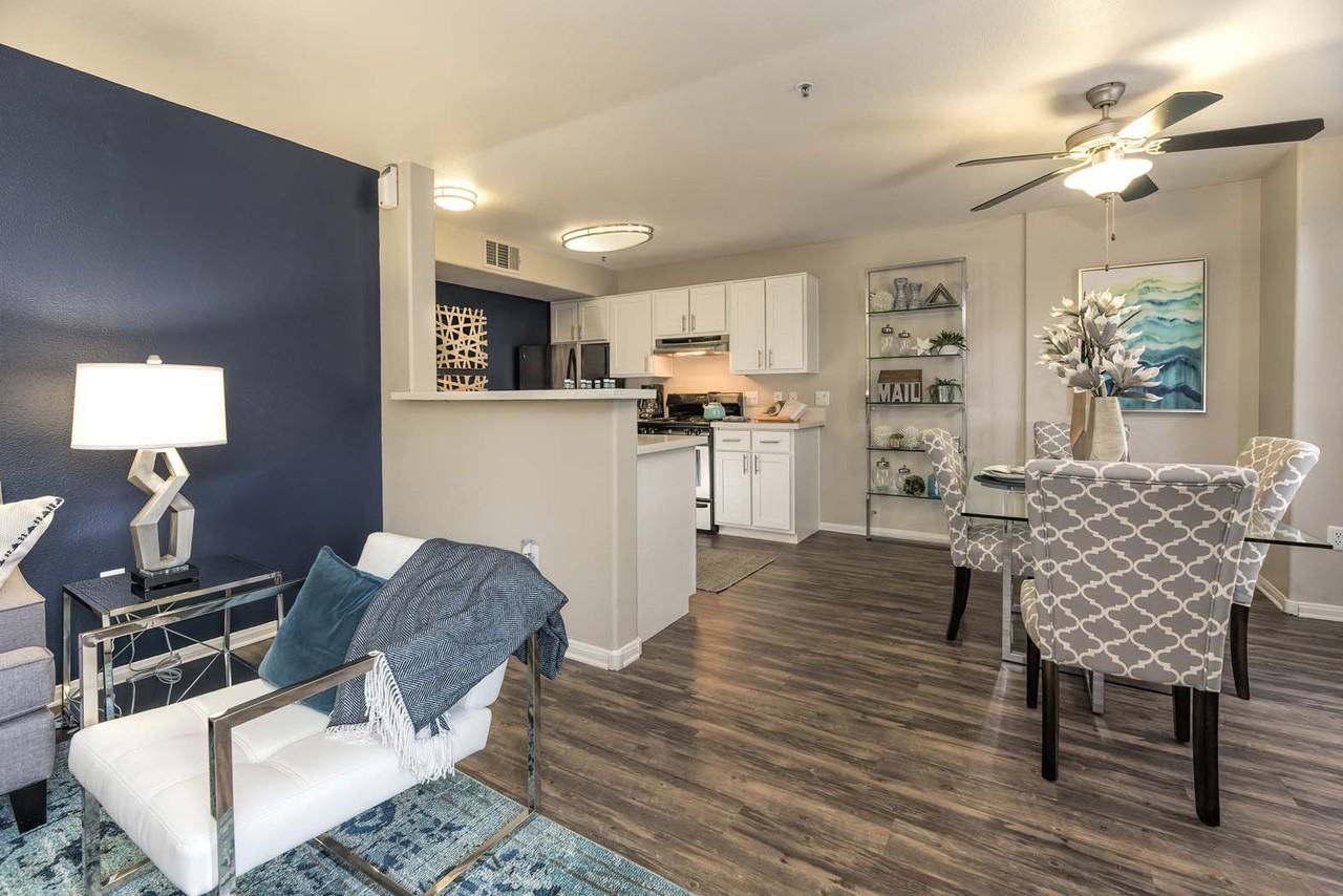 Bella Vista Apartments - Photo 3 of 23