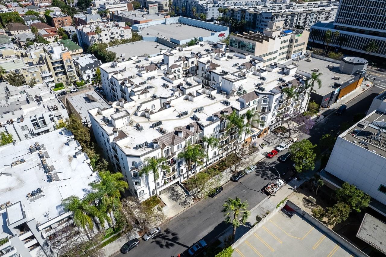 The Preston Miracle Mile Apartments - Photo 5 of 50