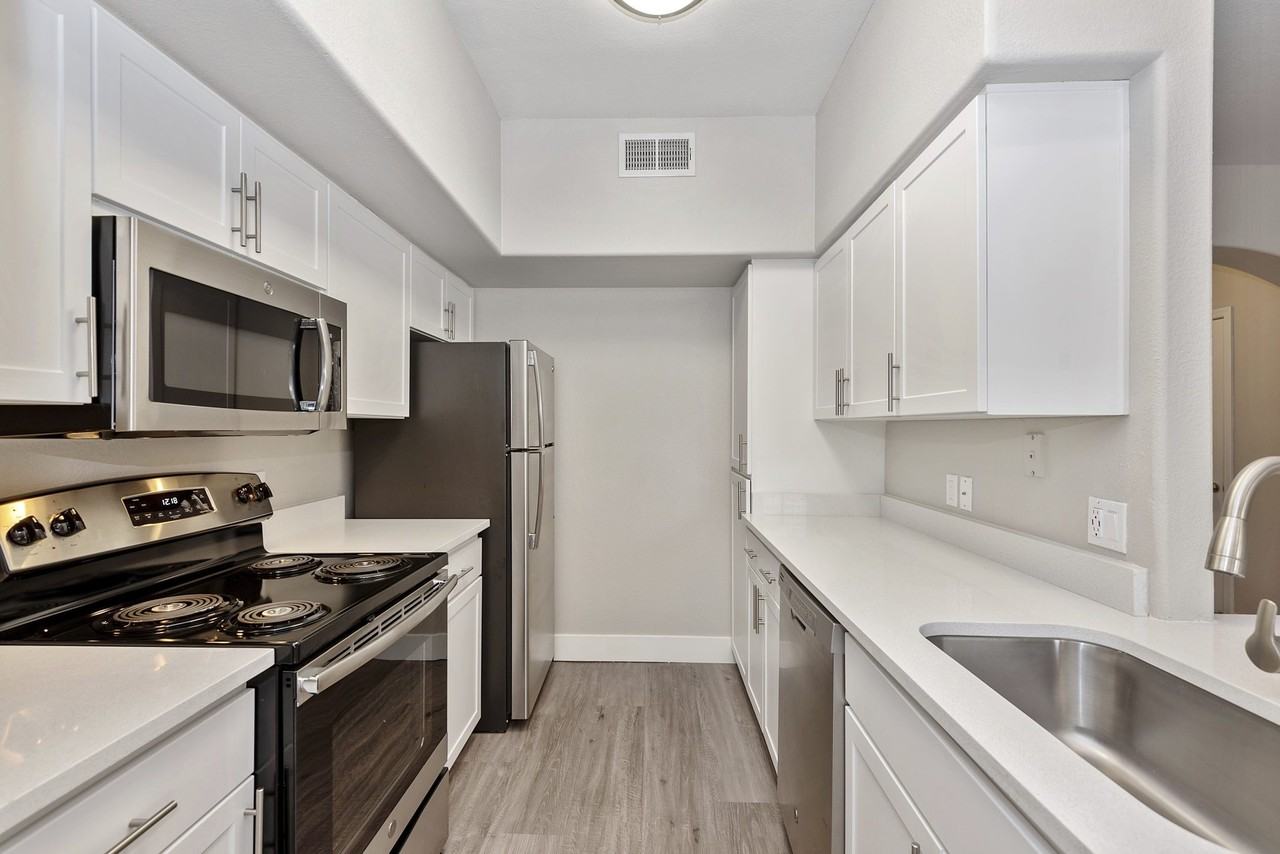 The Retreat Apartments - Photo 3 of 28