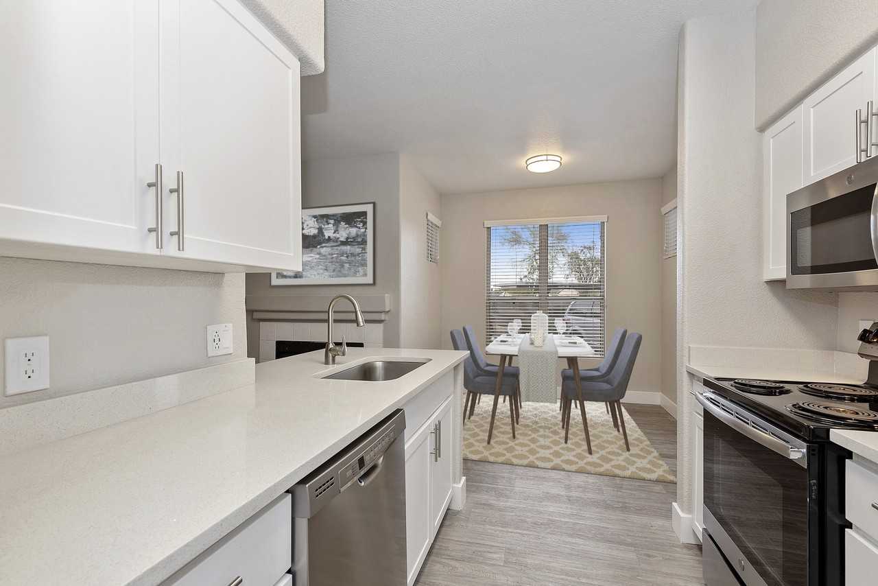 The Retreat Apartments - Photo 4 of 28