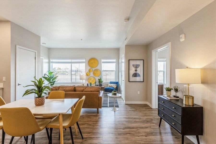 Parq Crossing Apartments - Photo 3 of 24