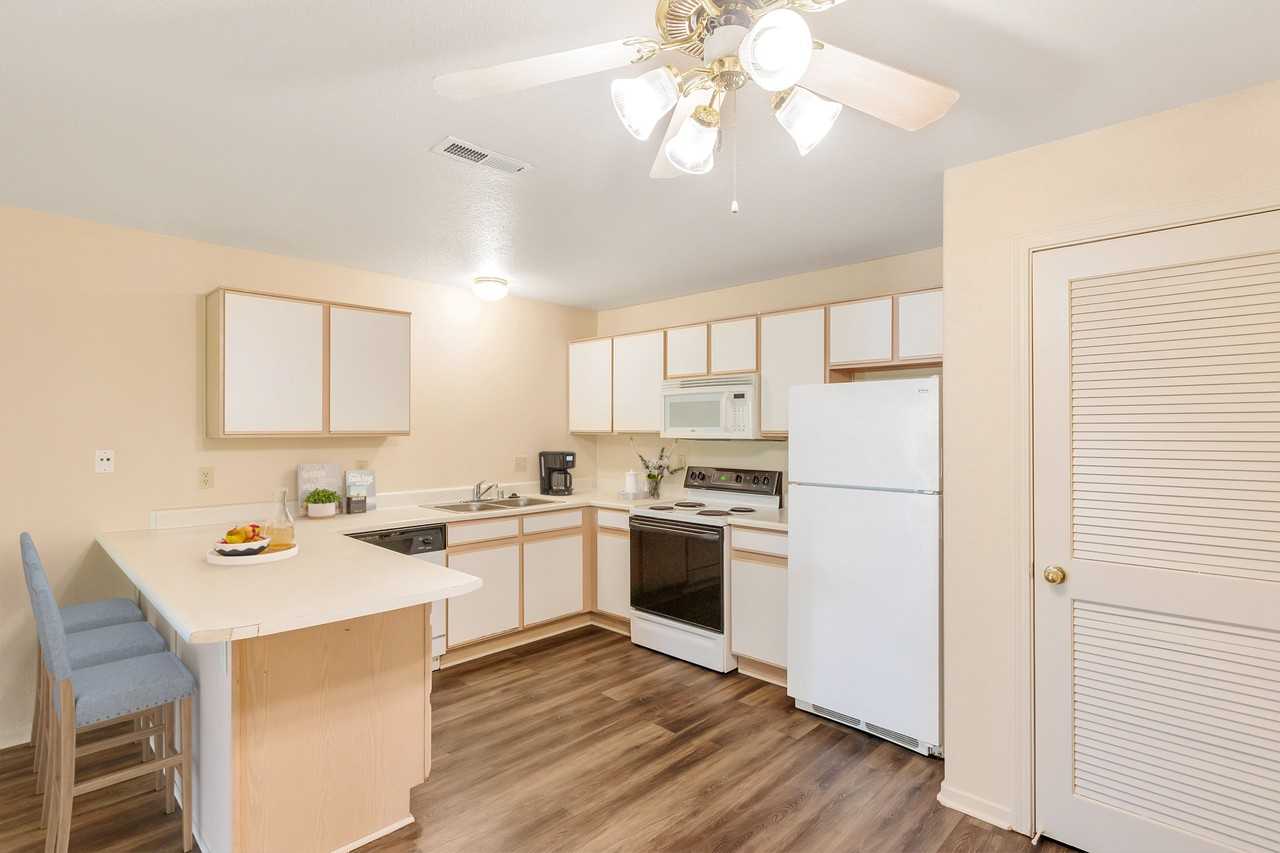 Silver Lake Apartments - Photo 2 of 16