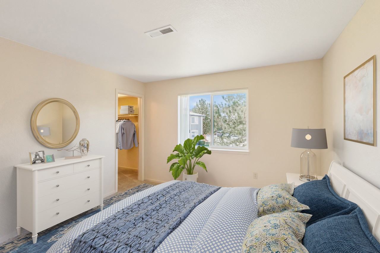 Silver Lake Apartments - Photo 6 of 16