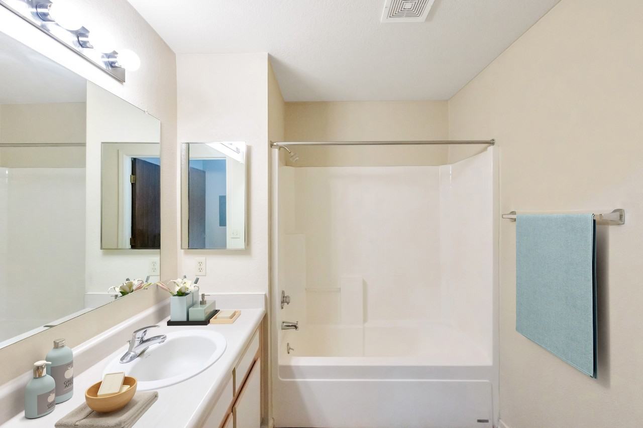 Silver Lake Apartments - Photo 7 of 16