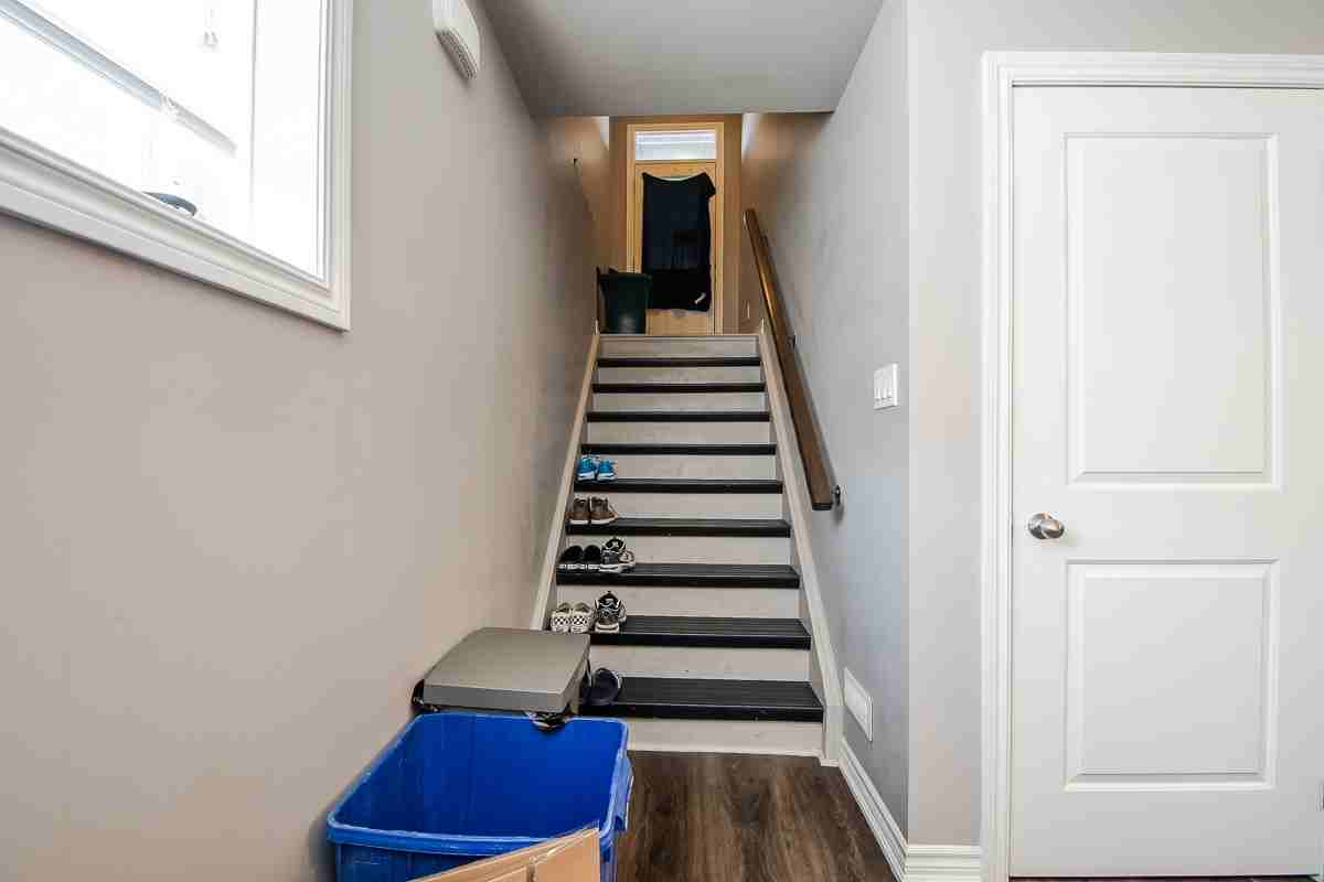 805 Dundas Street West - Photo 4 of 16