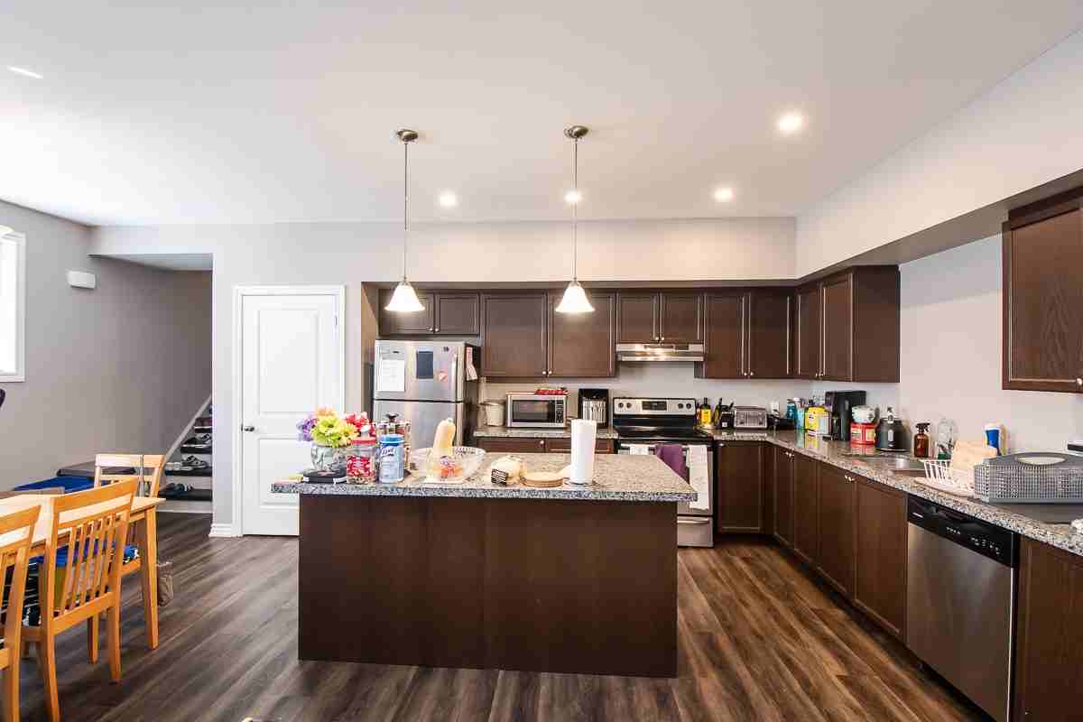 805 Dundas Street West - Photo 6 of 16