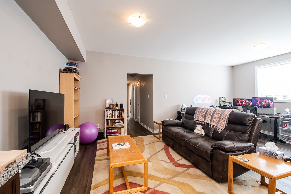 805 Dundas Street West - Photo 7 of 16