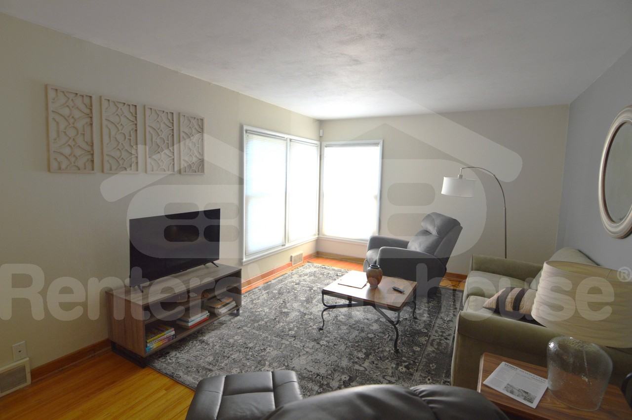 5632 James Ave S - Photo 3 of 10