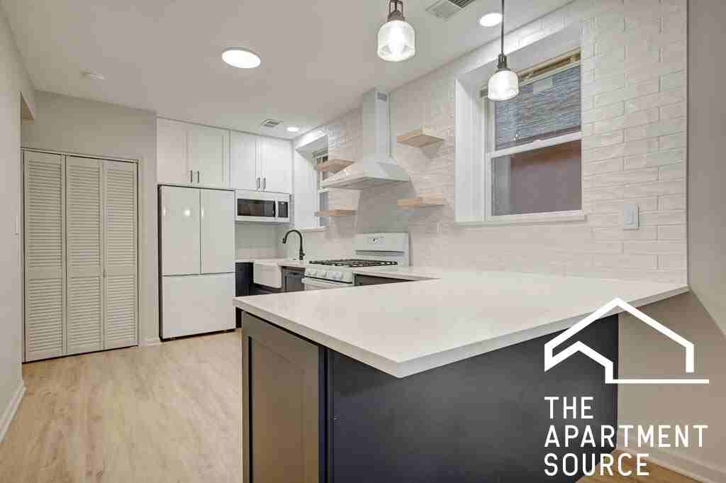 1931 N Leavitt St #B - Photo 2 of 10