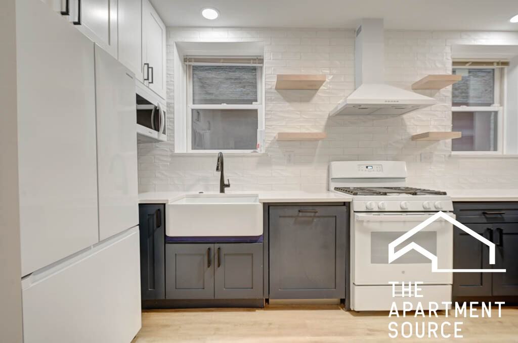 1931 N Leavitt St #B - Photo 3 of 10