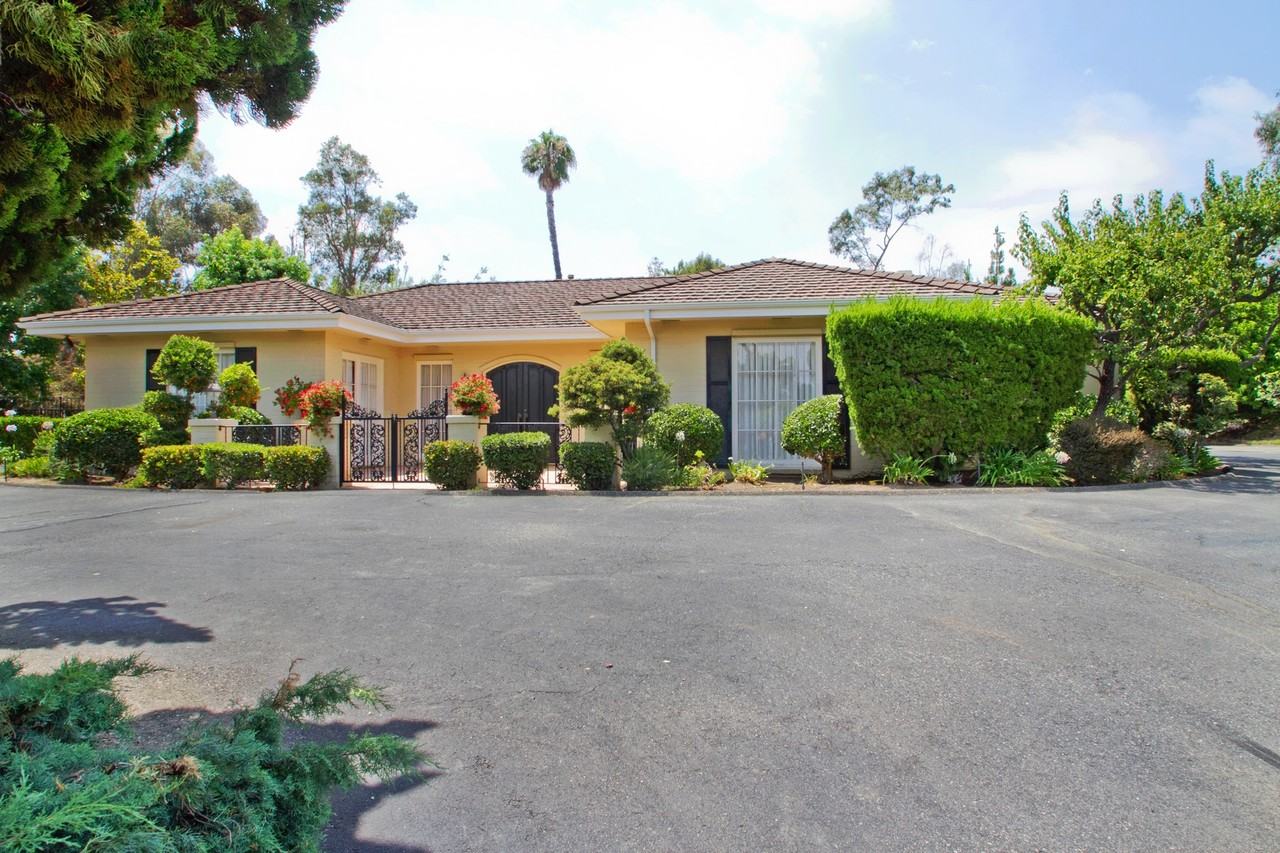 17556 Los Eucaliptos - Photo 3 of 29