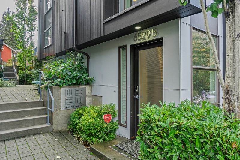 6529 4th Ave Ne #B - Photo 2 of 23