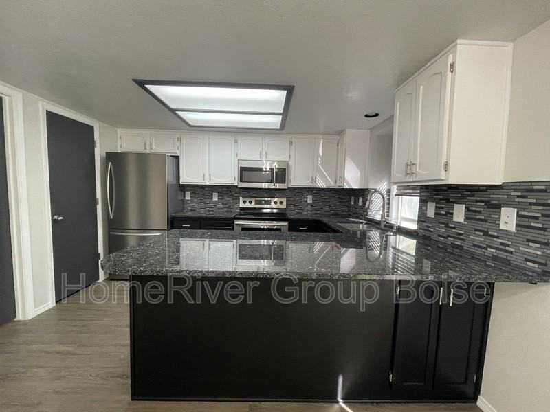 876 N Damask Pl - Photo 2 of 25