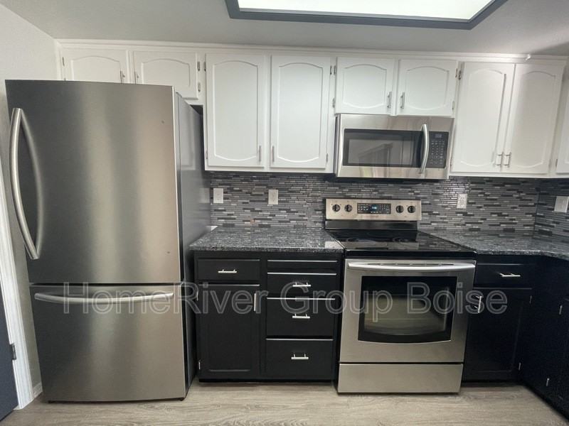 876 N Damask Pl - Photo 3 of 25