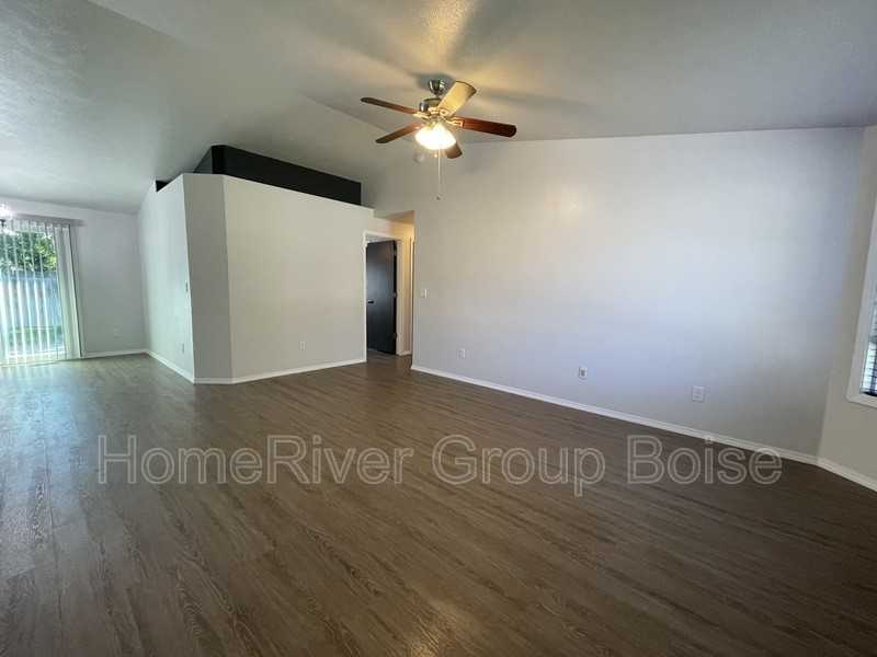 876 N Damask Pl - Photo 5 of 25