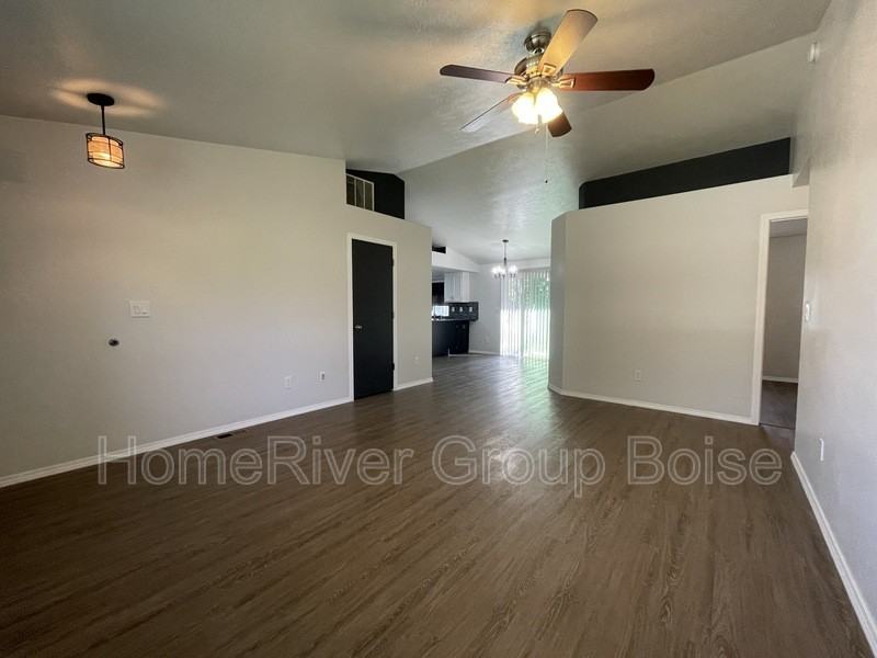 876 N Damask Pl - Photo 6 of 25