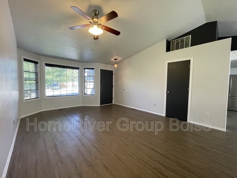 876 N Damask Pl - Photo 7 of 25