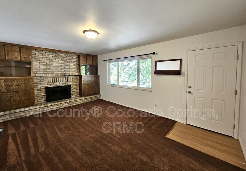 415 Locust Dr - Photo 2 of 19