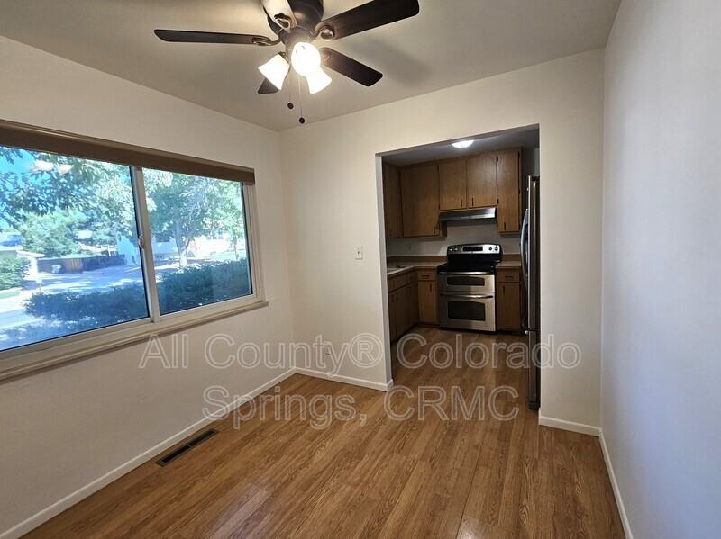 415 Locust Dr - Photo 3 of 19